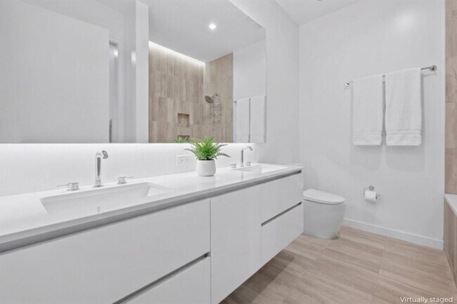 Building Photo - 313 W 17th St