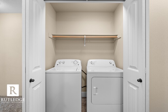 Building Photo - Gorgeous End Unit Townhome in The Heart of Historic Jacksonville!