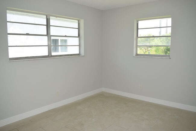 Building Photo - 3094 SE Clayton St