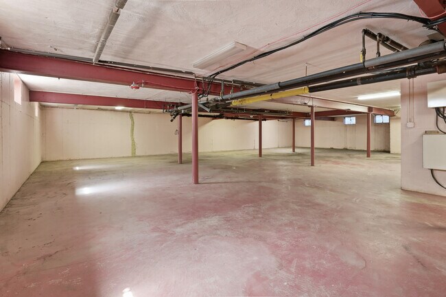 Building Photo - 750 W Dempster St