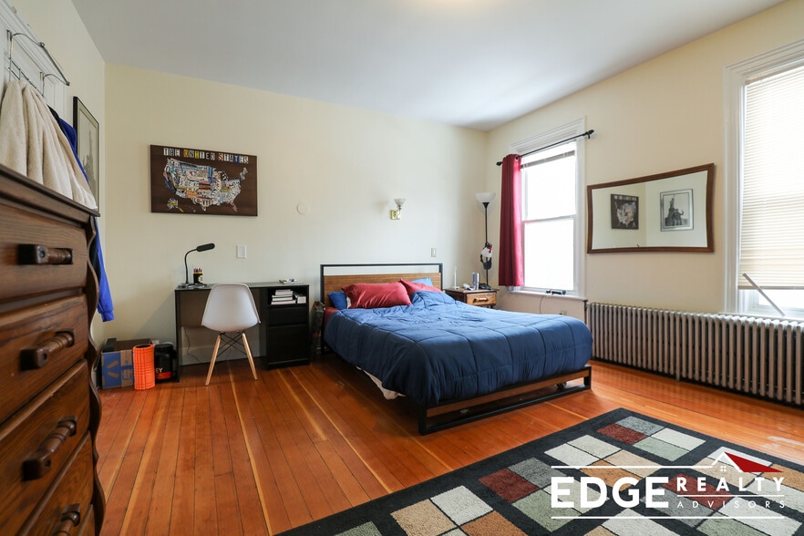 Building Photo - 10 Woodmont St