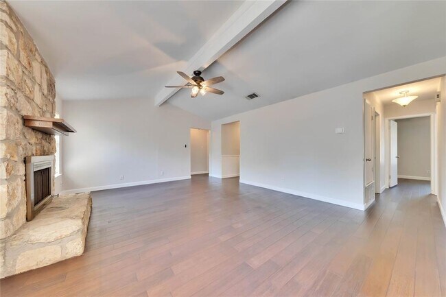Building Photo - 519 Yucca Dr