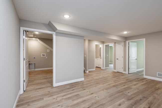 Building Photo - 25 Poplar Hill Dr
