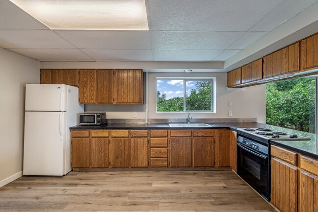 Building Photo - Gallatin Gateway Rental Just Steps from the River