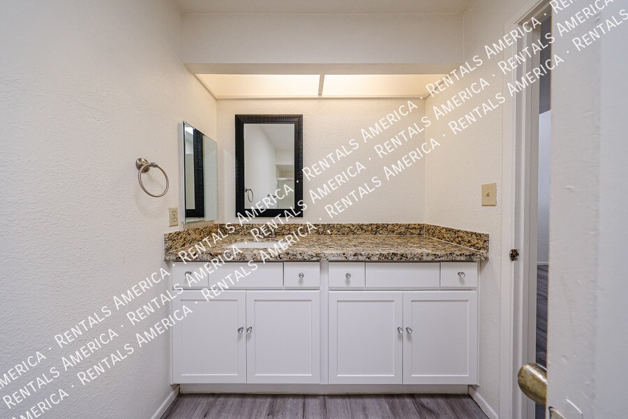 Building Photo - 6480 N 82nd St