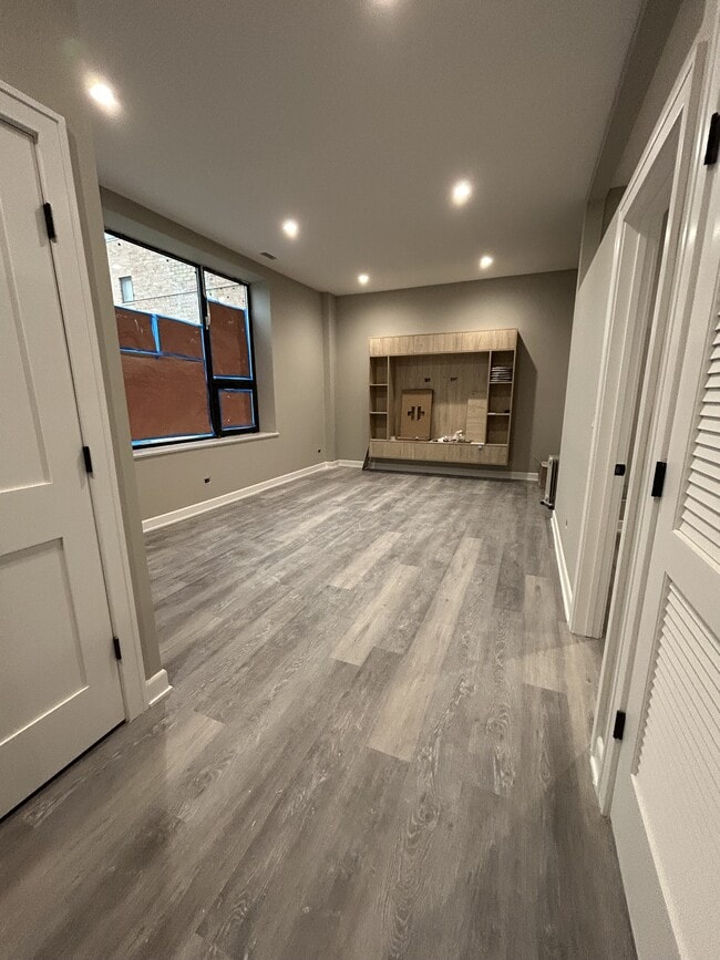 Building Photo - 5912 N Nashotah Ave