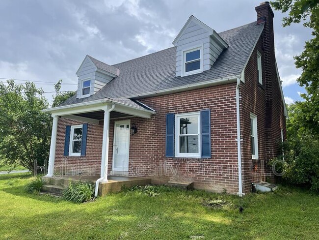 Primary Photo - 167 Penn St