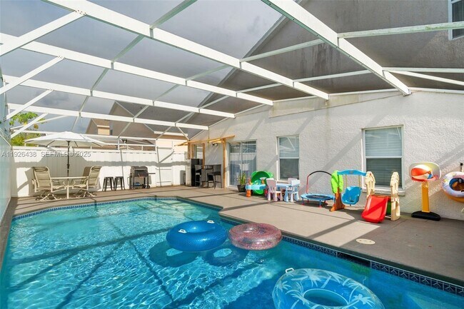 Building Photo - 128 Emeraldview Ave