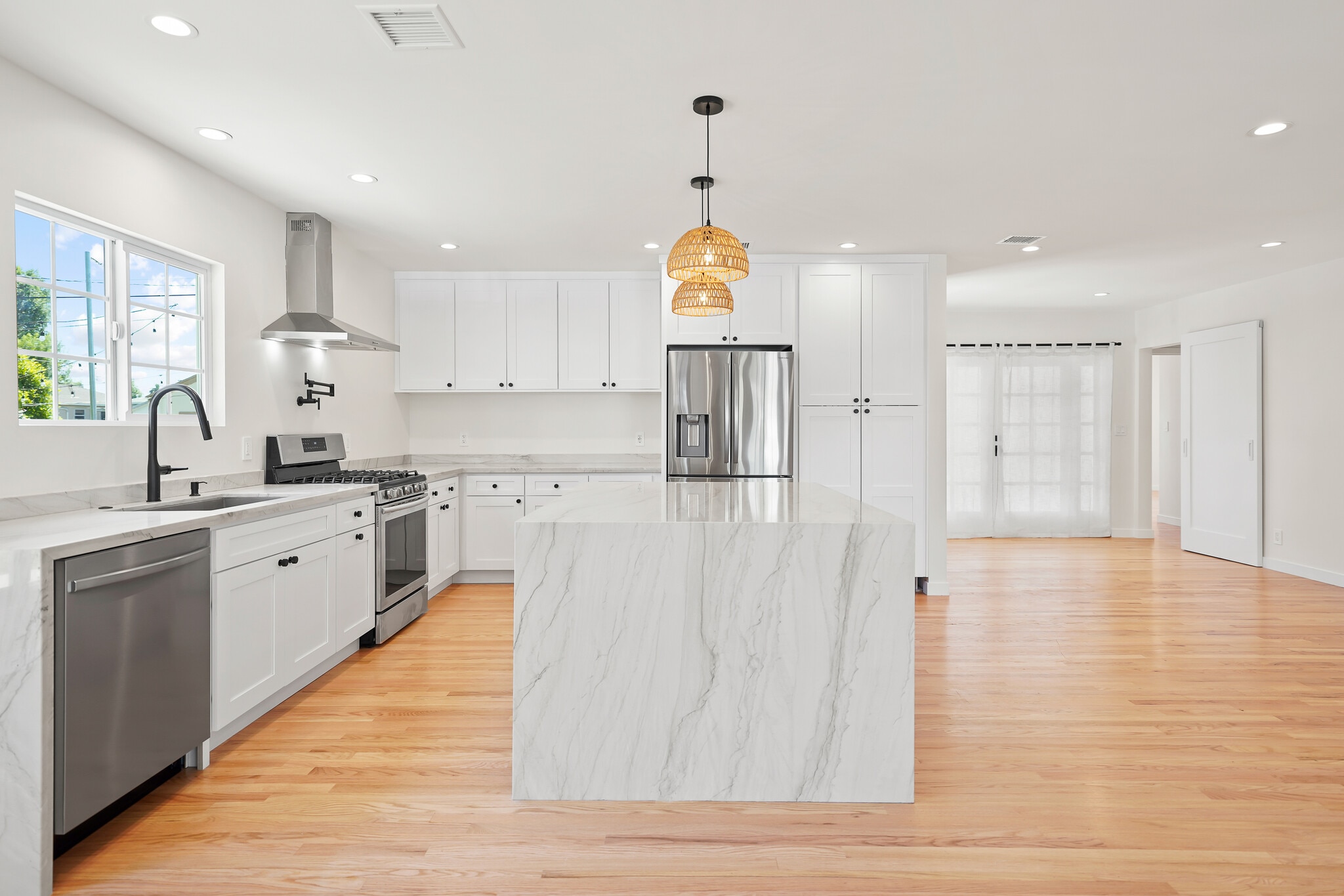 Building Photo - 6501 Hesperia Ave