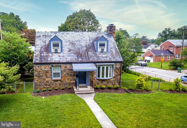 Building Photo - 6233 Woodcrest Ave