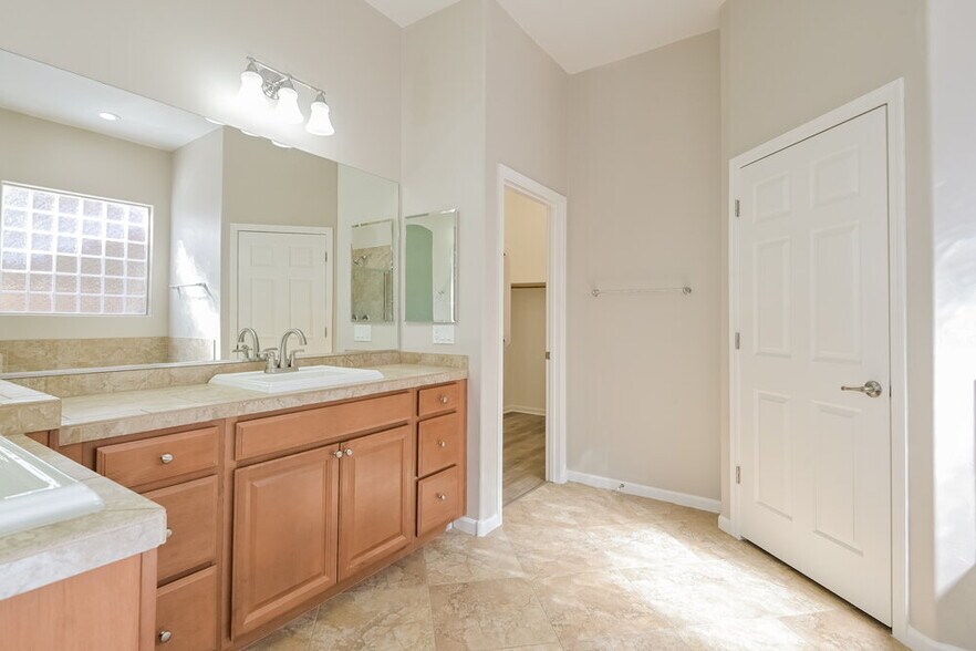 Building Photo - 7129 W Dupont Way