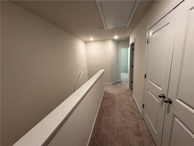 Building Photo - 336 Regent Pk
