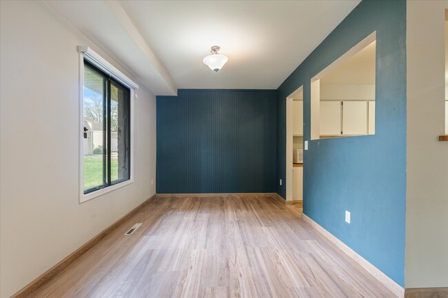 Dining area of main floor - 4745 Cedar Lake Rd S