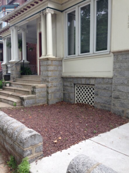 Building Photo - 4242 Spruce St