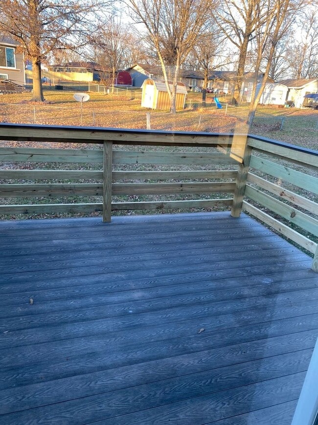 Building Photo - 505 W Mauller Rd