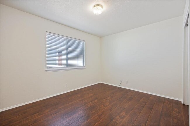 Building Photo - 108 Loryn Dr