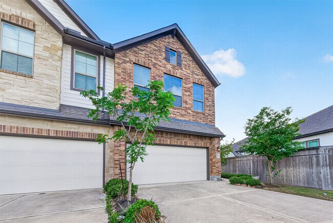 Building Photo - 9442 Starlight Oak Dr