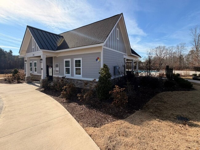 Building Photo - 400 Hazy Hls Ln