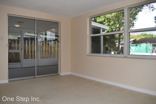 Building Photo - 2 br, 1.5 bath House - 10930 Norwood Av