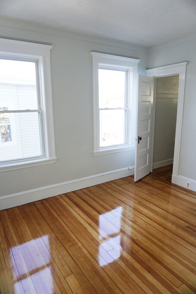 Building Photo - 90 Conwell Ave