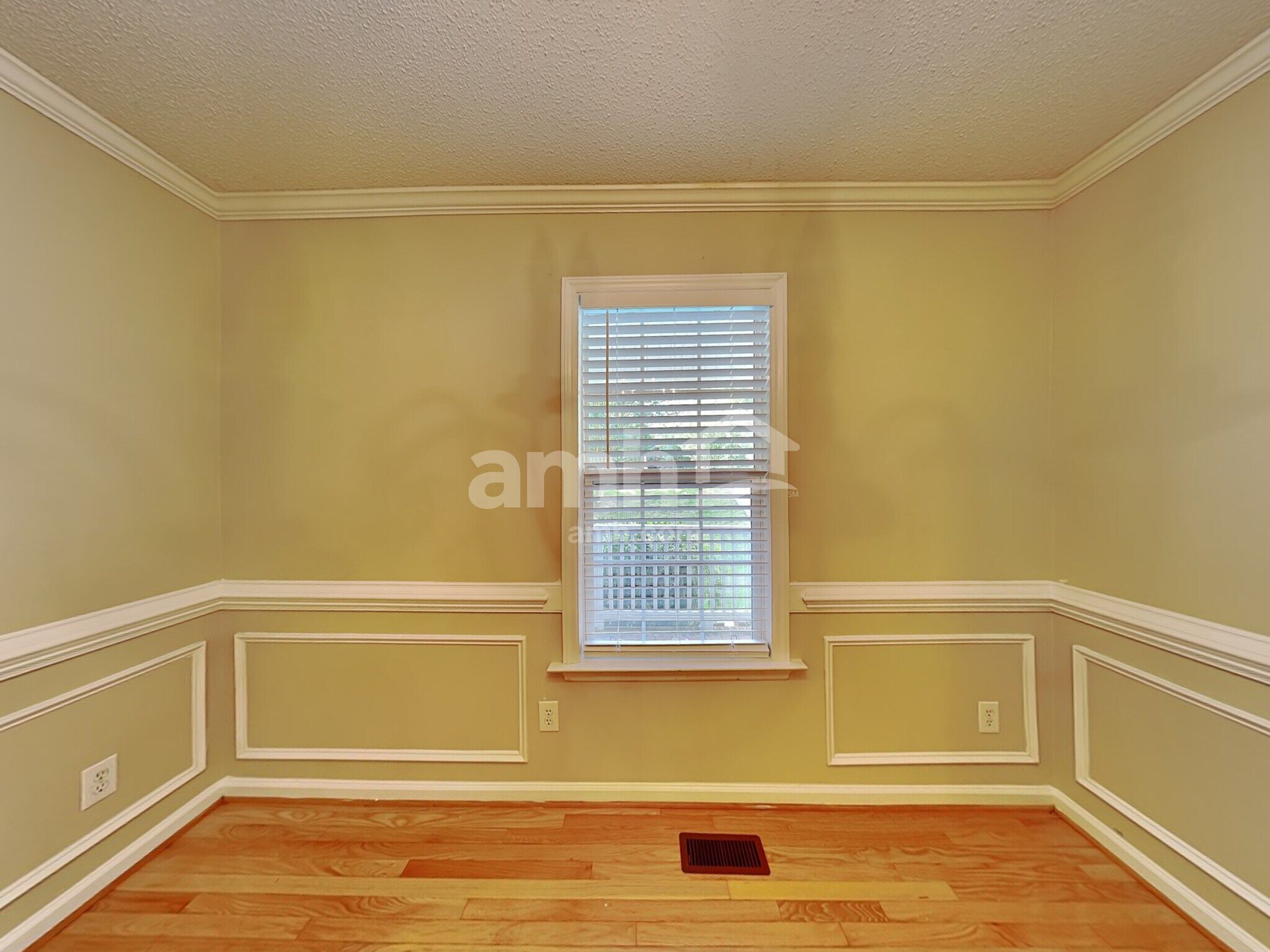 Building Photo - 104 Trailing Oak Trl