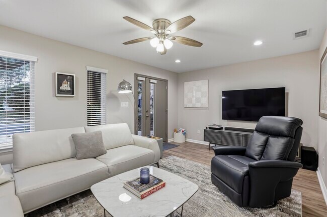 Building Photo - 1241 N Bronough St