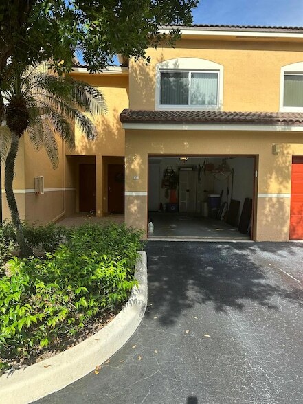 Building Photo - 600 Scotia Dr