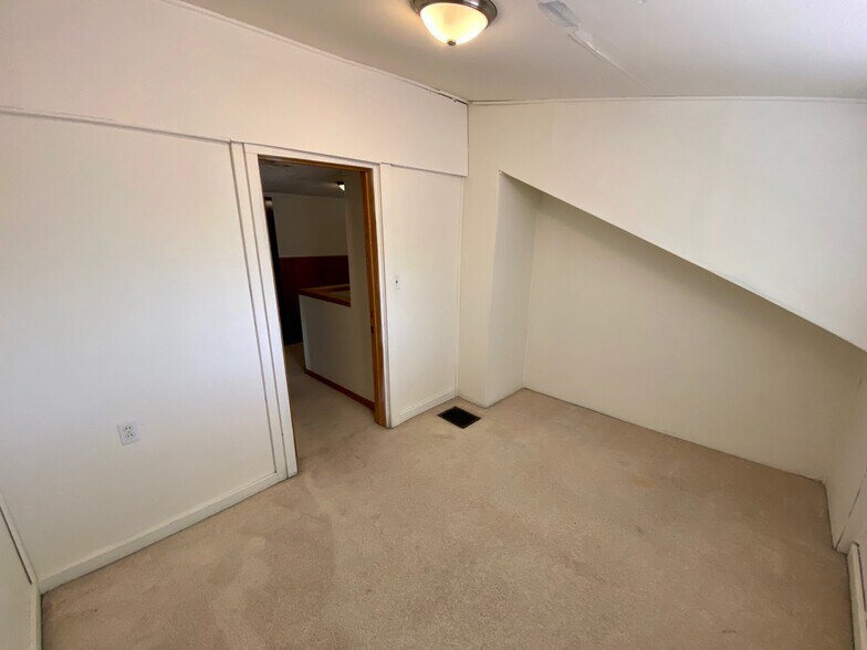 Building Photo - 780 Hillview Ave