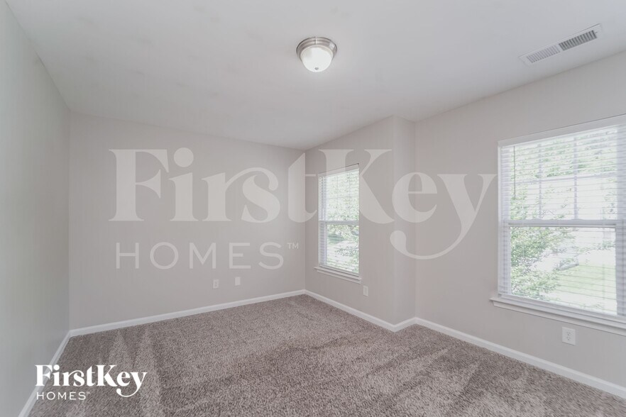 Building Photo - 9508 Long Hill Dr