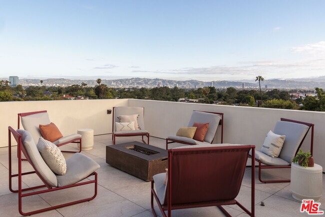 Building Photo - 5208 Sanchez Dr