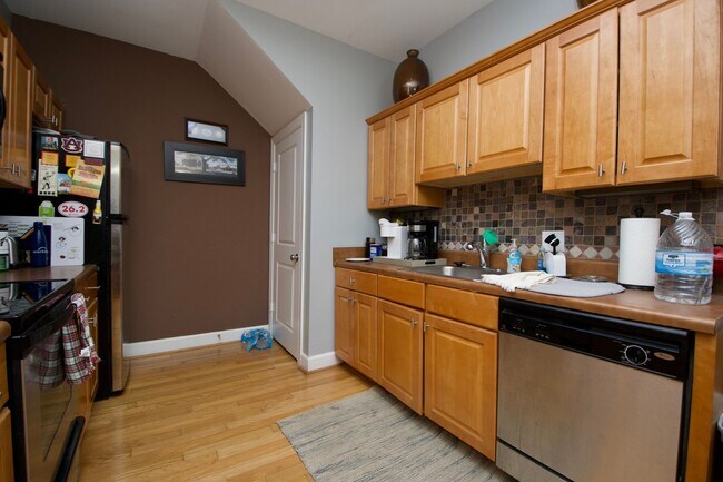 Building Photo - Spacious 3-Bedroom Condo Near Auburn University!