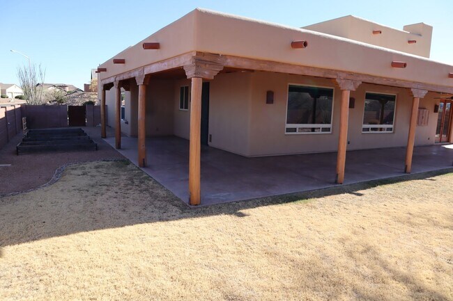 Building Photo - Your own resort! Elegant, Exclusive & Exquisite.