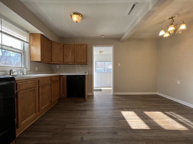 Building Photo - 4304 SE 8th St