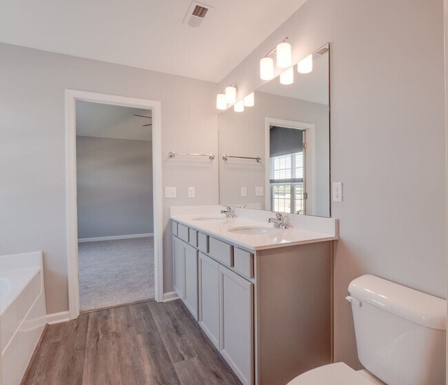 Building Photo - Stunning 2022 Build in Lexington!
