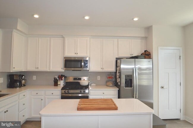 Building Photo - 13943 Airfoil Rd