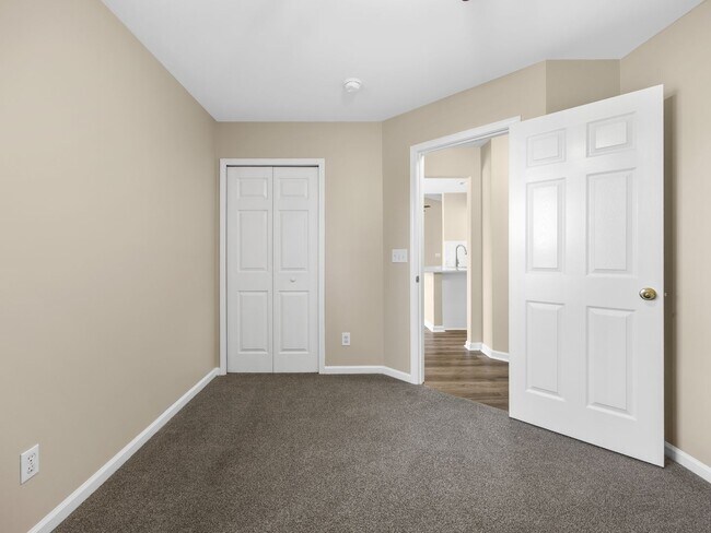 Building Photo - Beautiful 4 bedroom 2 bathroom house ready for you to call home!