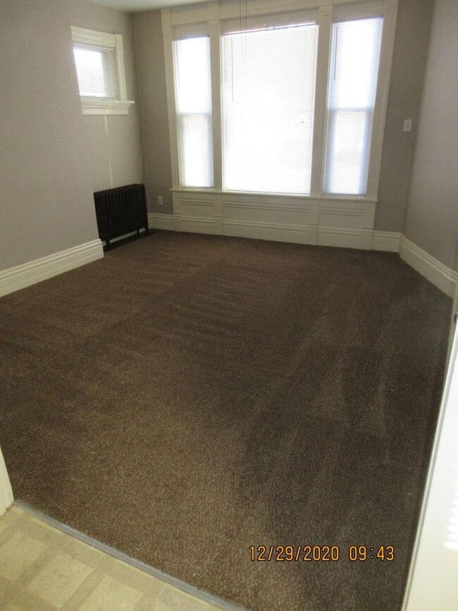 Building Photo - 209 W Dewald St