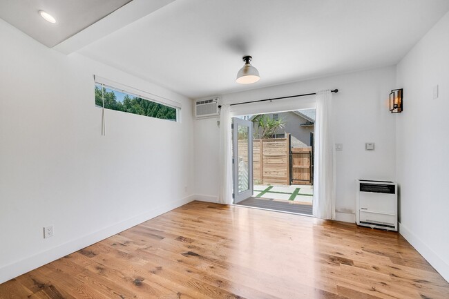 Building Photo - 2320 Alta St