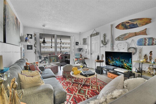 Building Photo - 1331 Lincoln Rd