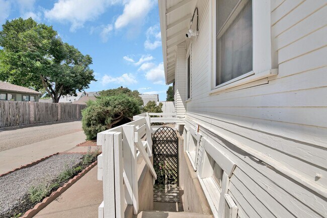 Building Photo - 825 N 7th St