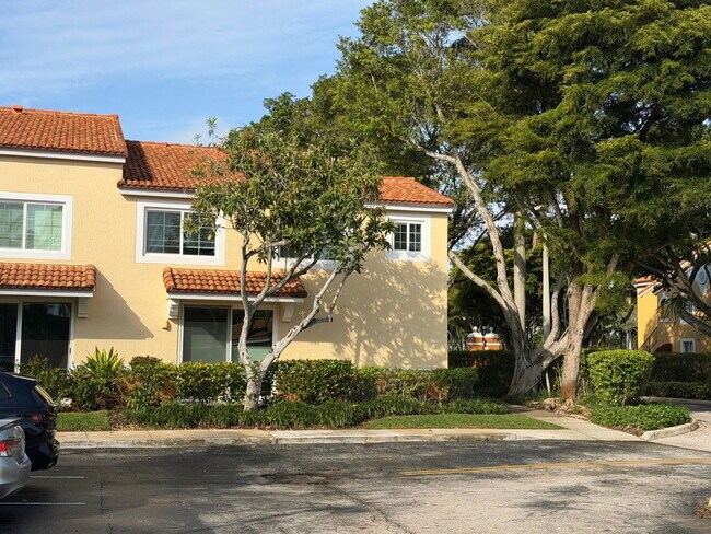 Building Photo - 117 Yacht Club Way