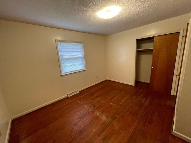 Building Photo - 314 Davis Rd