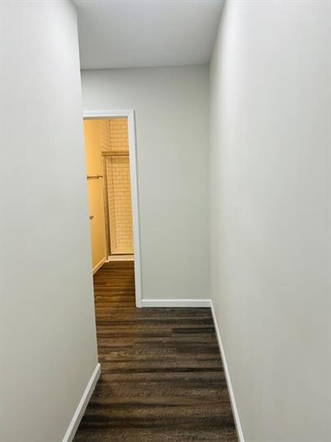 Building Photo - Brand New Renovated 2/1 Available Now!