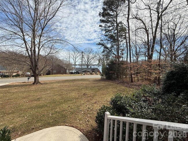 Building Photo - 3993 Lake Shore Rd S