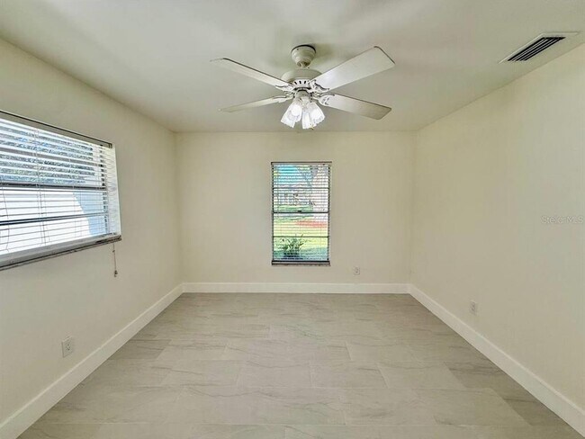 Building Photo - 15611 Walden Ave