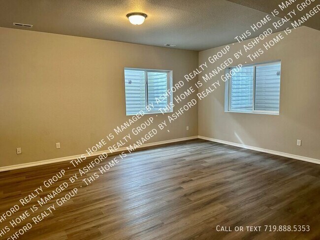 Building Photo - 3755 Reindeer Cir