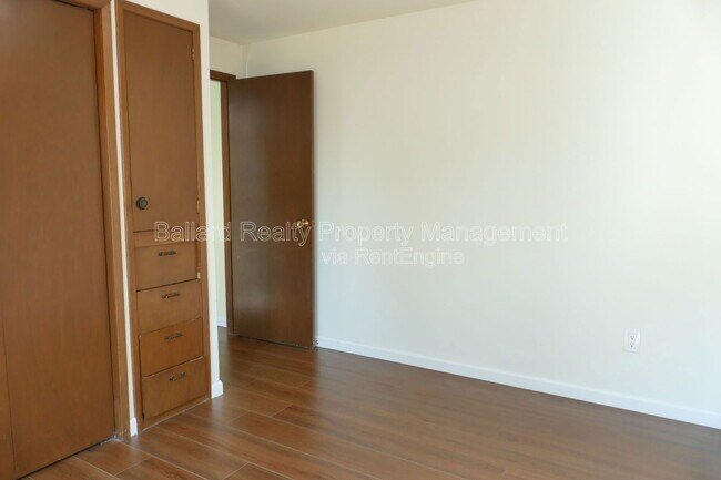 Building Photo - 2127 N 160th St