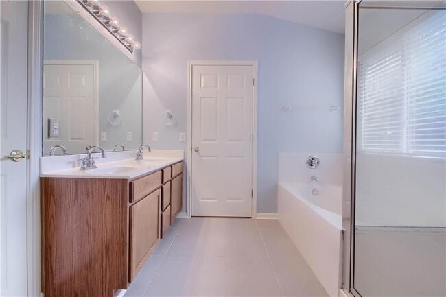 Building Photo - 1100 Emmitt Run