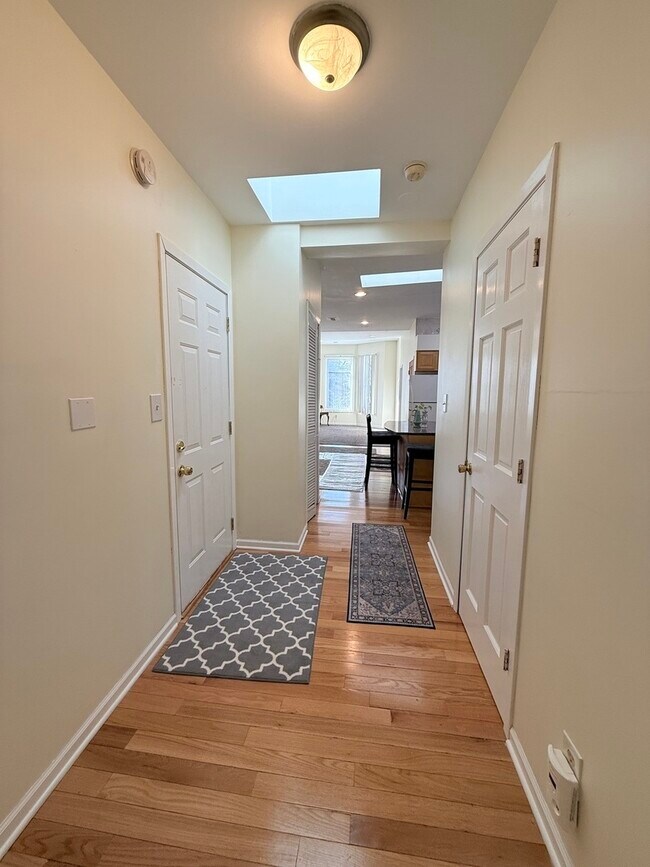 Building Photo - 3643 S Hamilton Ave