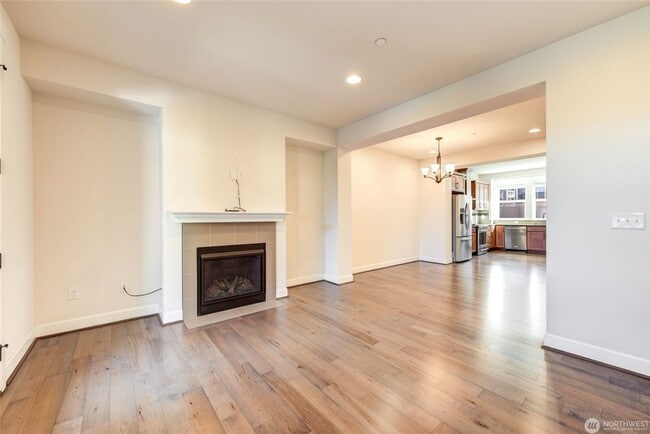 Building Photo - 1313 Brooklyn Walk NE